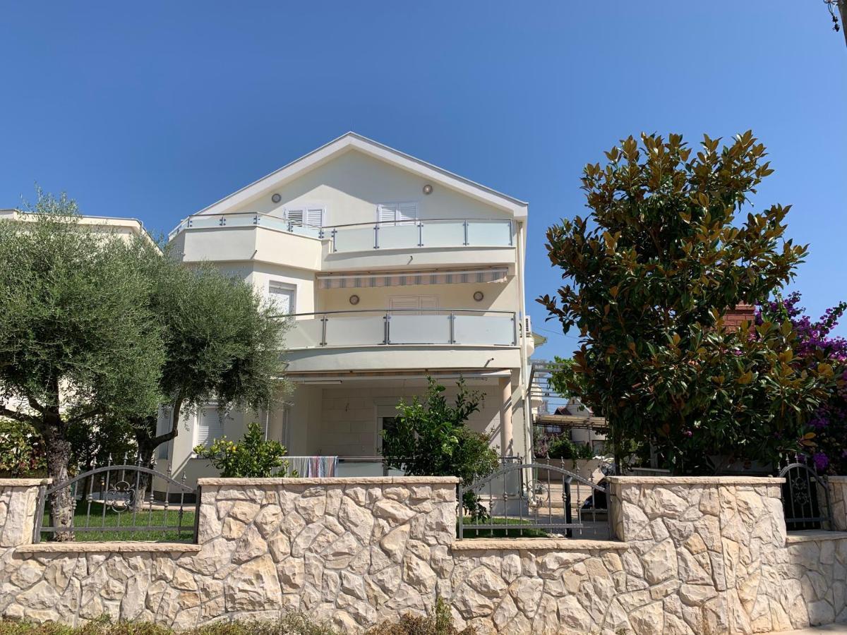 Apartments Dumancic Biograd Na Moru Bagian luar foto